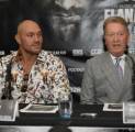 Frank Warren: Fury Lebih Menarik Dibanding Joshua