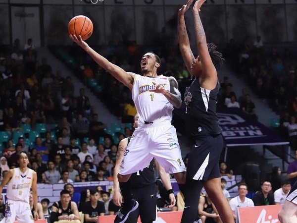 Tampil Garang, CLS Knights Kalahkan Macau Black Bears Dengan Skor Telak di Surabaya