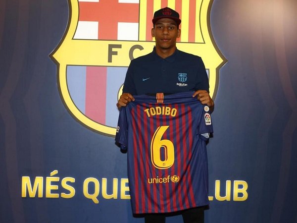 Barcelona Resmi Perkenalkan Jean-Clair Todibo Lebih Awal