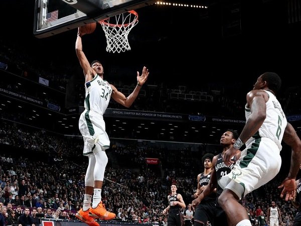 Antetokounmpo Bawa Bucks Atasi Perlawanan Nets