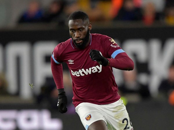 Jadi Target Tottenham, West Ham Siap Lepas Arthur Masuaku