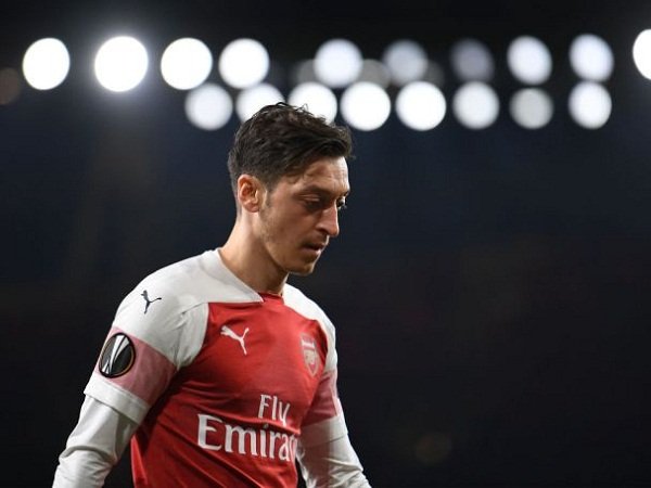 Usai Taklukkan BATE, Bintang Arsenal Sarankan Emery Pertahankan Ozil