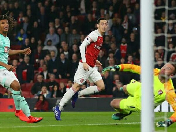 Finishing Brilian, Legenda Arsenal Puji Ozil