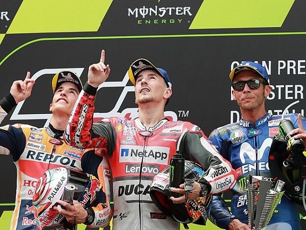 Lorenzo Beberkan Kebiasaan Rossi dan Marquez di Luar Lintasan