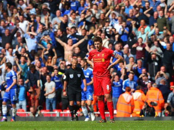 Insiden 'Kepeleset' Masih Hantui Steven Gerrard