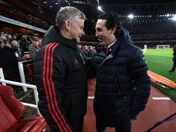 Legenda Arsenal Beri Emery Kunci Kalahkan United