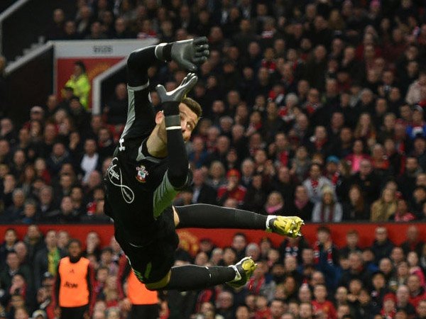 Manajer Skotlandia Amati Perkembangan Angus Gunn di Southampton