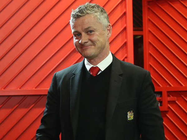 Sheringham Klaim Solskjaer Bakal Jadi Manajer MU yang Kelewat Baik