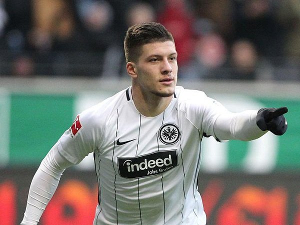 Frankfurt Klaim Jovic Masih Belum Ditawar Barcelona atau Man City