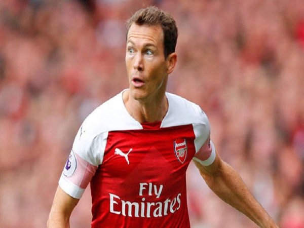 Stephan Lichtsteiner Buka Peluang Untuk Tinggalkan Arsenal