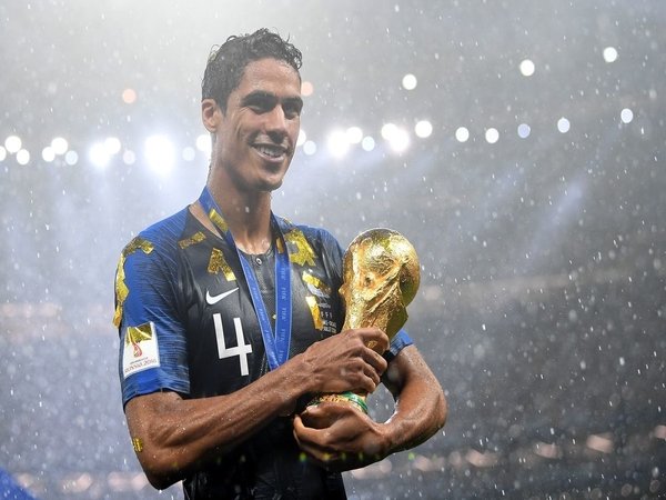 Bayern Siap Saingi Juve dan MU untuk Dapatkan Raphael Varane