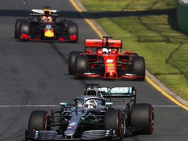 Red Bull Mulai Tebar Ancaman Kepada Mercedes dan Ferrari