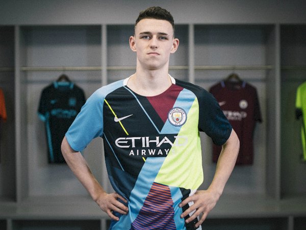 Tiru Inter, Man City Rilis Jersey Mashup