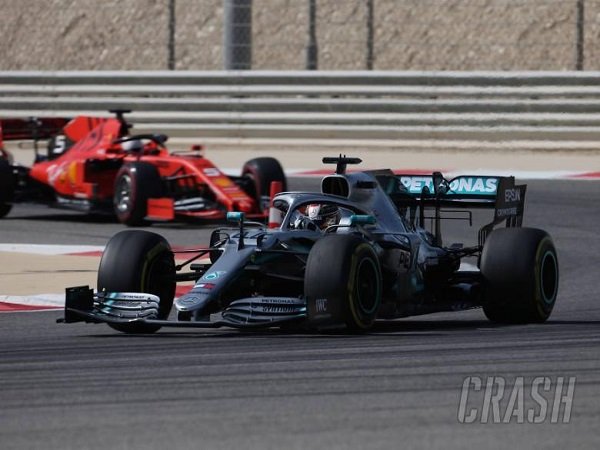 Hamilton Yakin Terjadi Persaingan Sengit dengan Ferrari di Kualifikasi GP Bahrain