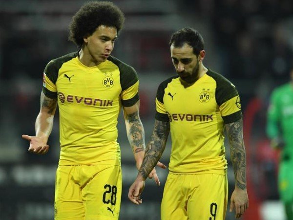 Karena Ini, Witsel Sebut Paco Alcacer Striker Gila