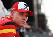 Schumacher dan Alonso Menjadi Sorotan di Tes F1 Bahrain