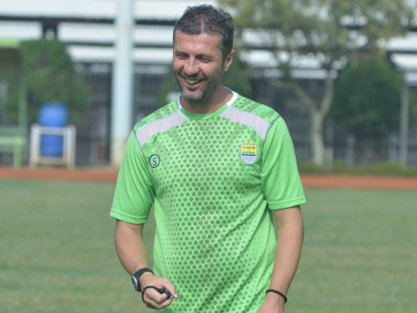 Radovic Legowo Lepas Jabatan Pelatih Kepala Persib