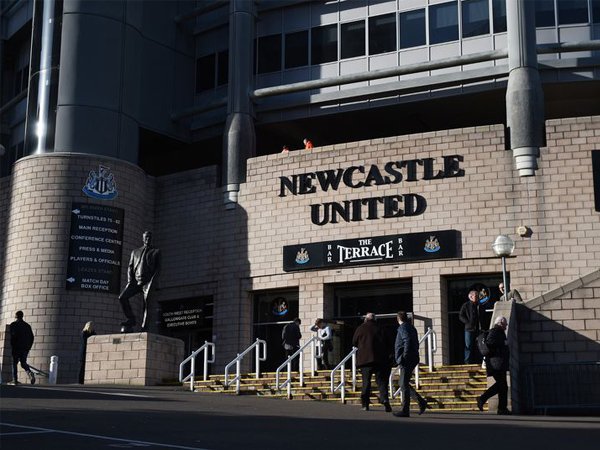 Mike Ashley Lepas Newcastle Pada Sepupu Pemilik Manchester City?