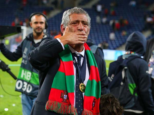 Fernando Santos Persembahkan Gelar Juara untuk Sang Ibu