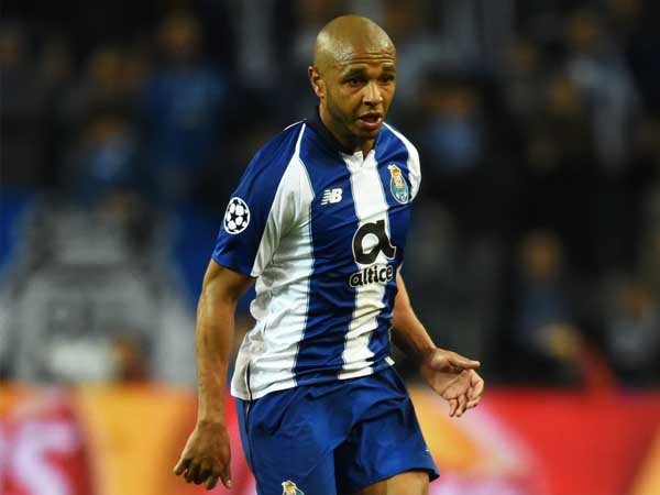 Inginkan Yacine Brahimi, Arsenal Adakan Pembicaraan