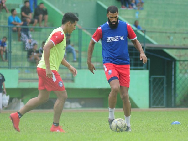 Sylvano Comvalius Tak Sabar Jamu Perseru Badak Lampung FC