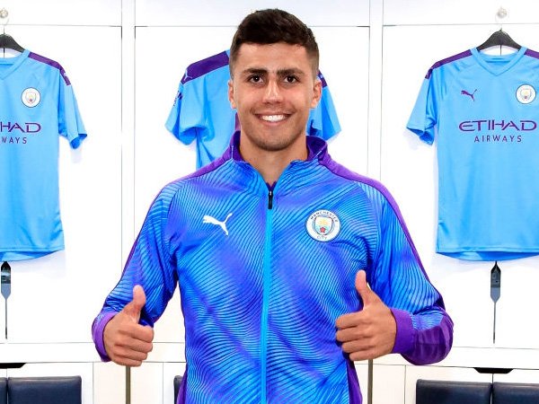 Manchester City Nantikan Debut Rodri