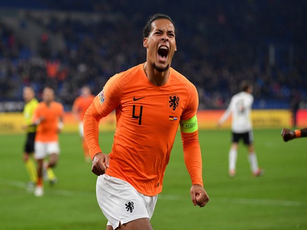 Eks Defender Chelsea Jagokan Van Dijk Menangkan Ballon d'Or Tahun Ini