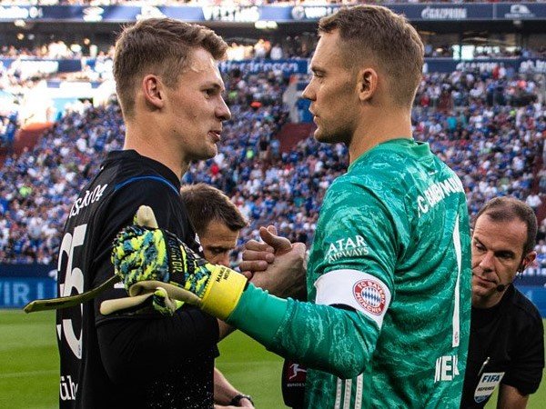 Hasil gambar untuk neuer vs schalke