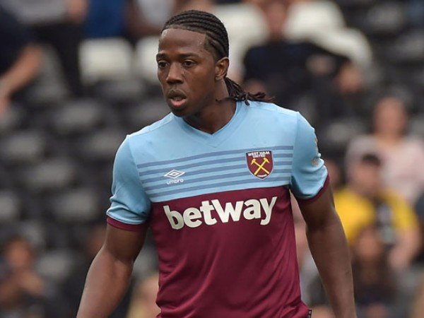 West Ham Rela Kehilangan Carlos Sanchez dengan Harga Murah