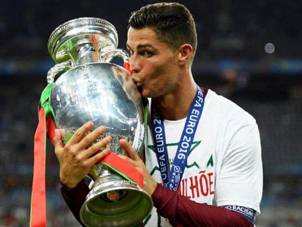 Ronaldo Akui Sempat Mabuk Setelah Antar Portugal Jadi Juara Piala Eropa