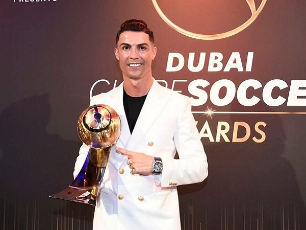 Ronaldo Menangkan Penghargaan Pemain Terbaik Dunia di Globe Soccer Awards