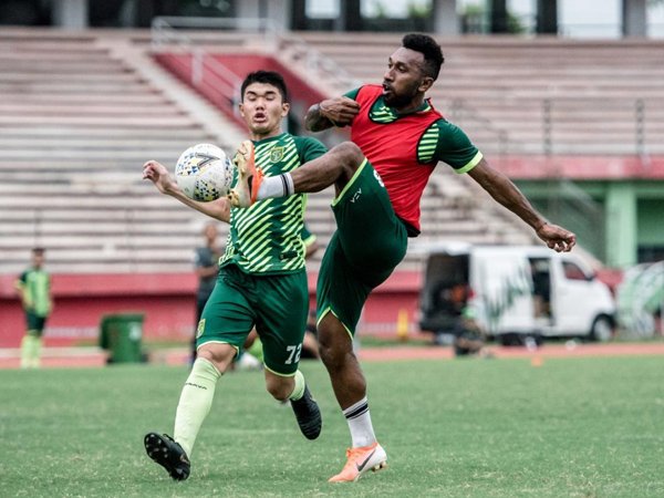 Resmi Gabung Persebaya, Patrich Wanggai Siap Bersaing Demi Posisi Inti