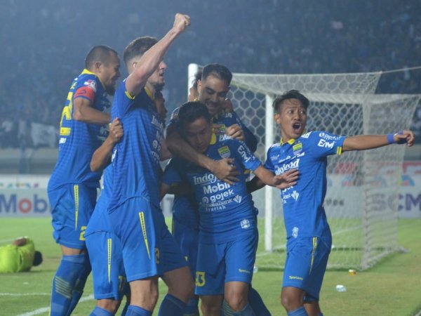 Laga Persib vs Hanoi FC Terpaksa Dihentikan Karena Hujan Deras