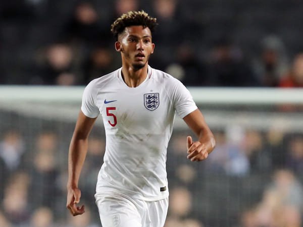 Lloyd Kelly Kian Dekat untuk Bela Bournemouth