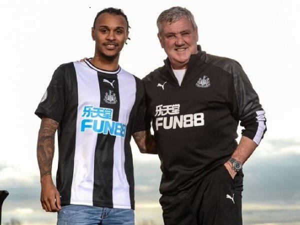 Bersama Newcastle United, Lazaro Akan Kembali ke Posisi Awal