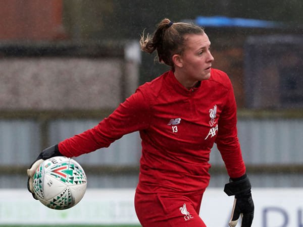 Punya Tato 'YNWA' Liverpool Kontrak Kiper Wanita Ini