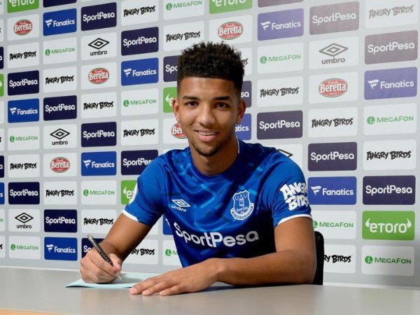 Mason Holgate Perpanjang Kontrak Bersama Everton