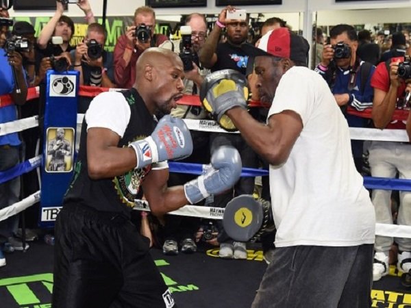 Floyd Mayweather Sedang Berduka, Pamannya Meninggal Dunia