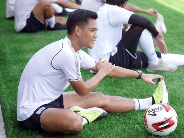 Pemain PSIS Coba Hilangkan Kebosanan Dengan Bermain Games