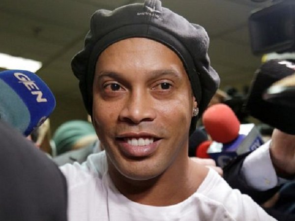 Ronaldinho Tak Menyangka Ditangkap karena Bawa Dokumen Palsu