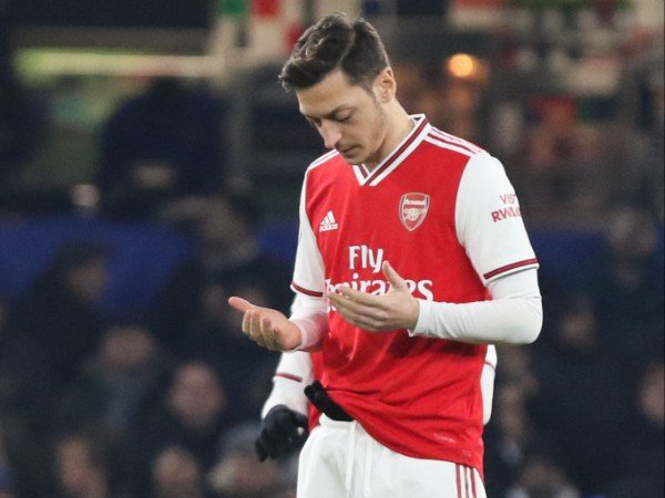 Mesut Ozil Donasikan 80 Juta Pounds untuk Buka Puasa di Turki dan Suriah