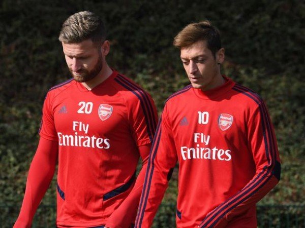 Arsenal Diklaim akan Kesulitan Jual Mesut Ozil dan Shkodran Mustafi