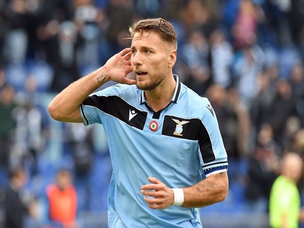 Man United mengincar servis striker Lazio Ciro Immobile Liga