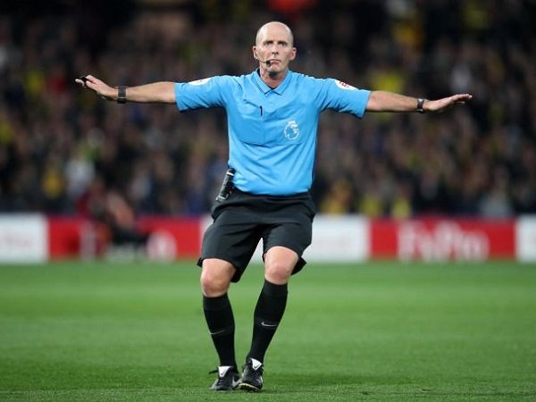 Mike Dean akan Pimpin Laga Derby Merseyside