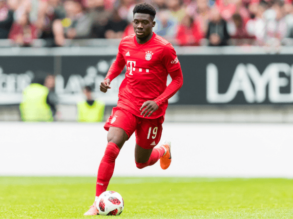 Semakin Tenar, Nama Alphonso Davies Terpampang di Cover PES 2021