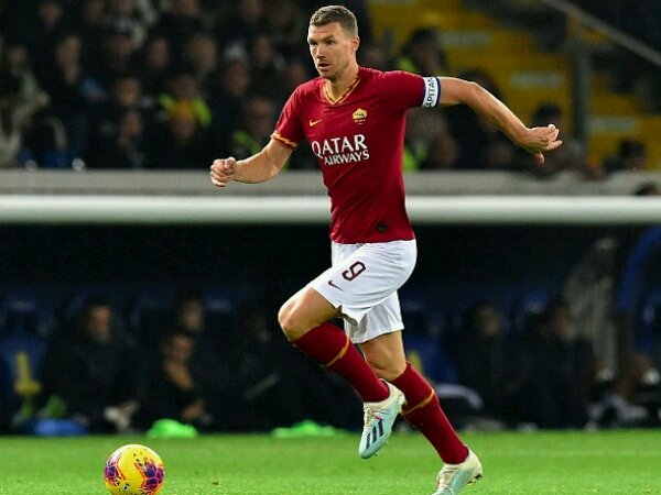 Edin Dzeko sebagai kapten Roma