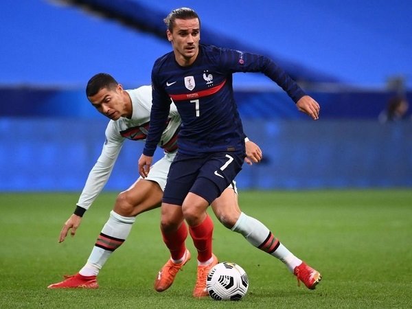 Antoine Griezmann dimainkan sebagai playmaker saat Prancis berhadapan dengan Portugal.