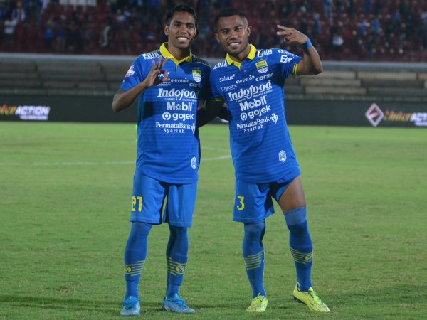 Bek Persib, Ardi Idrus (kanan)