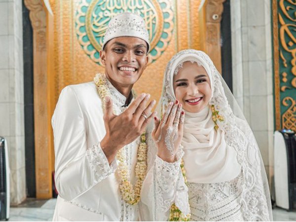 Rian bersama istri Siti Qonita usai menjalani akad nikah