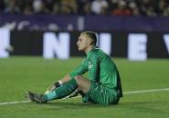 Valencia Umumkan Jasper Cillesen Mengalami Cedera